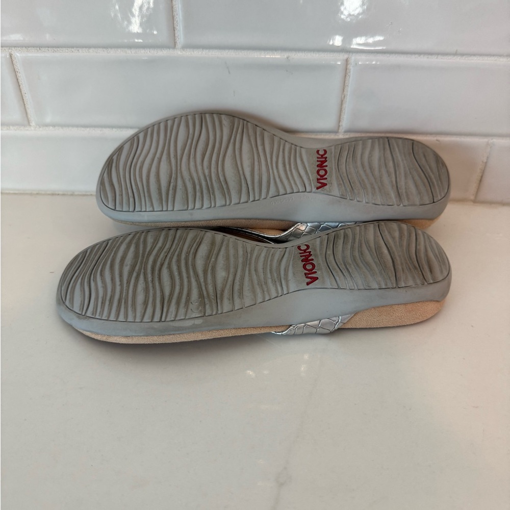 Vionic Women's Bella II Silver Thong Sandals size 39 - Picture 8 of 8